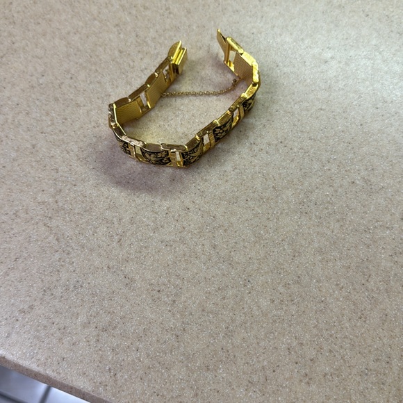 Bird bracelet. Gold tone with black and golden colored birds. - Picture 2 of 8